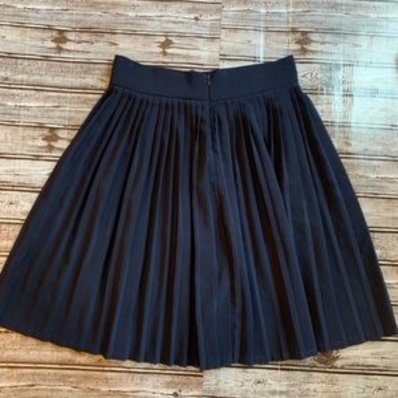 American apparel pleated skirt - Picture 4 of 5